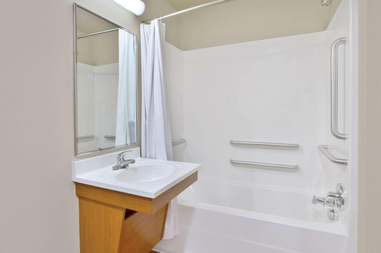 Woodspring Suites Midland Extérieur photo