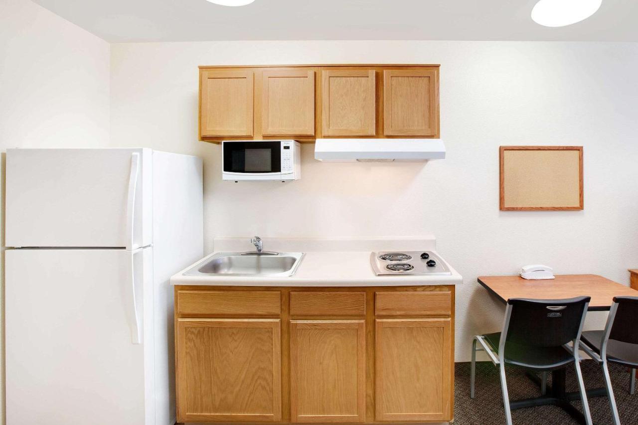 Woodspring Suites Midland Extérieur photo