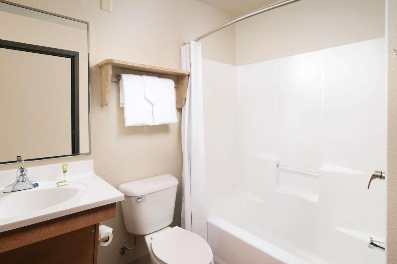 Woodspring Suites Midland Extérieur photo