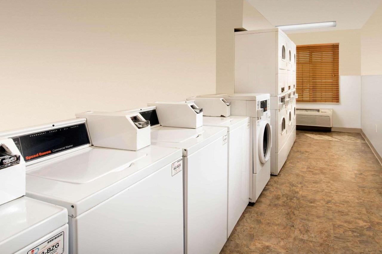 Woodspring Suites Midland Extérieur photo