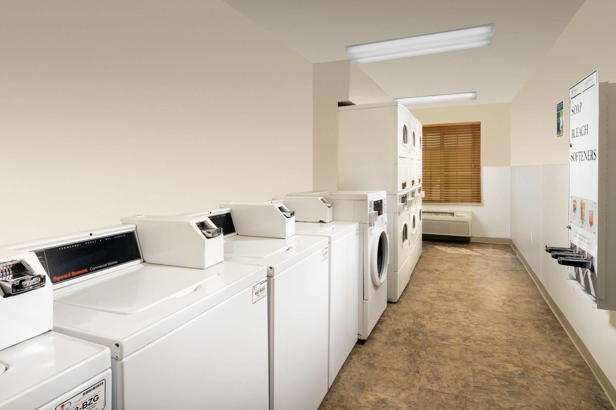 Woodspring Suites Midland Extérieur photo