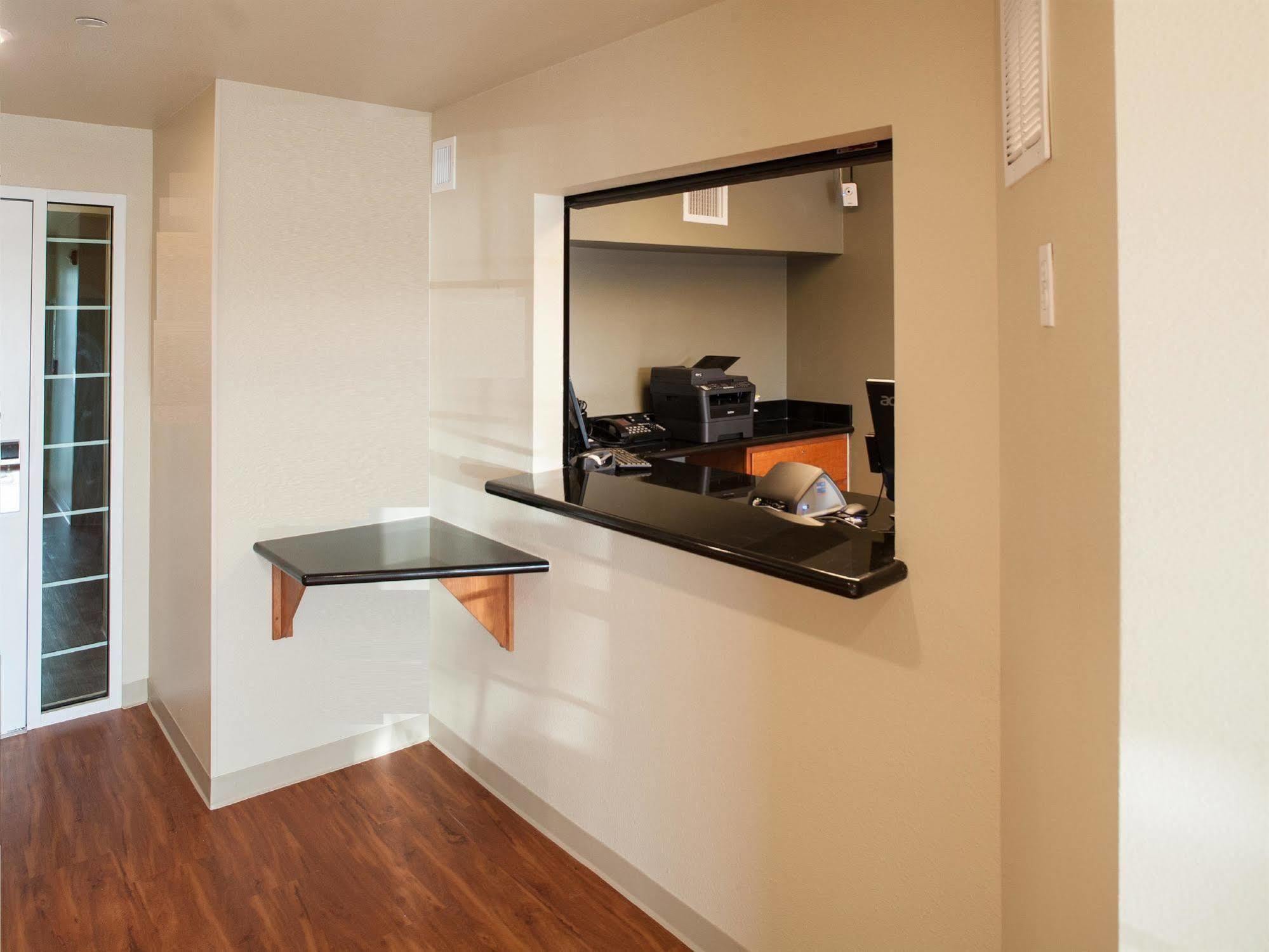 Woodspring Suites Midland Extérieur photo