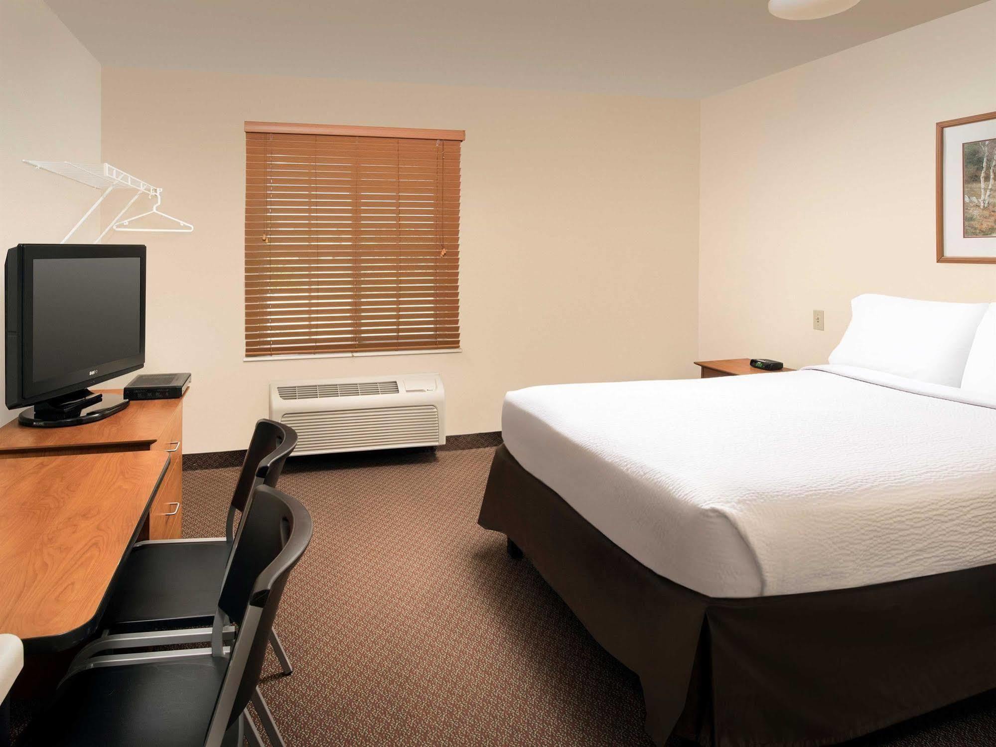 Woodspring Suites Midland Extérieur photo